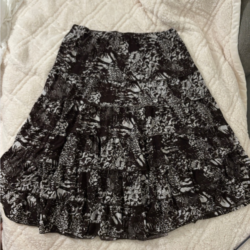 Metro Wear Black and White A-Line Skirt